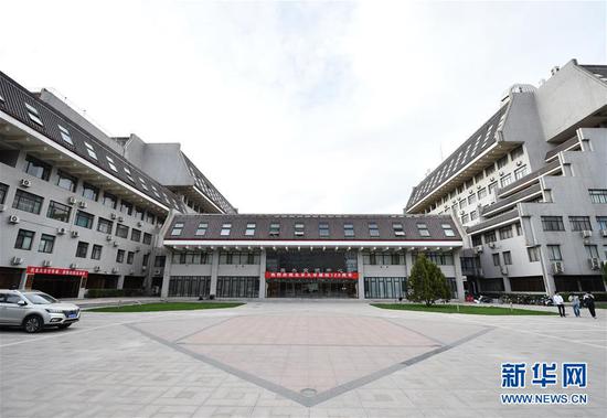 北京大学英杰交流中心外景（5月2日摄）。 新华社记者 张晨霖 摄